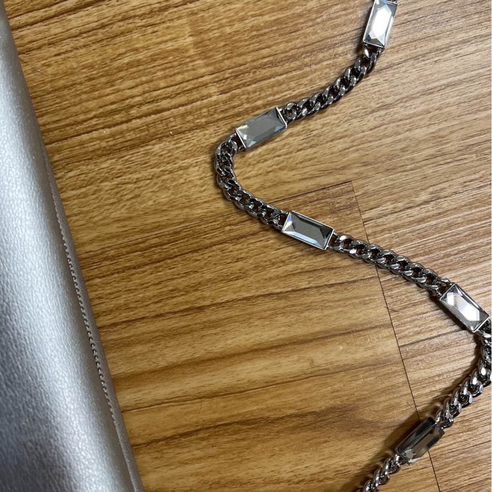 Kate Spade Anya metallic silver crossbody clutch NWT vegan leather chain bag - Picture 3 of 15